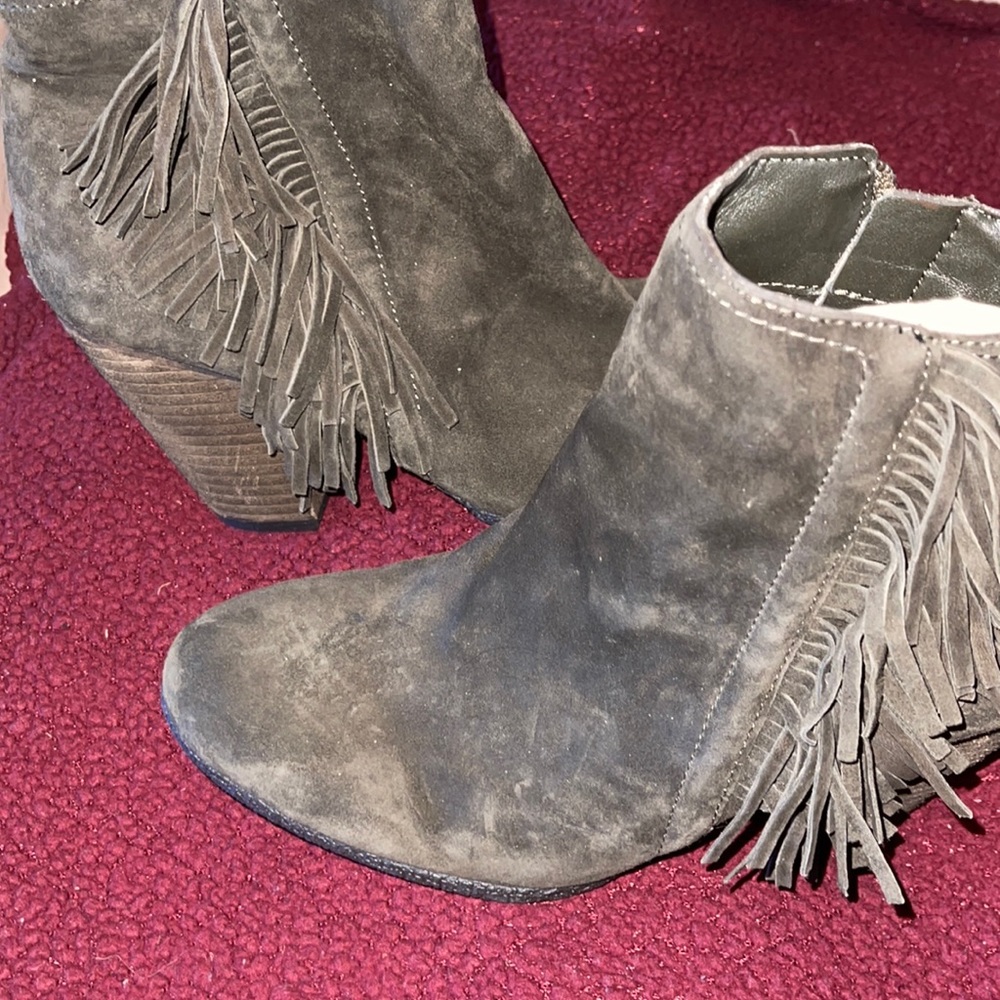 Vince camuto brand new olive green tassel boots